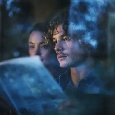 Australians looking through the glass ominously